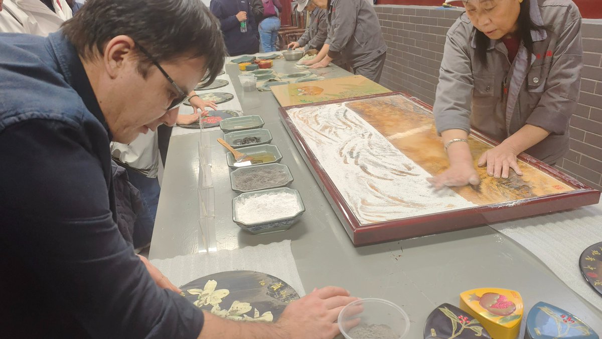 Trip to #Shanxi:
See the orchard to experience rural revitalization.
Visit a glass factory to learn about traditional craftsmanship.
Stroll through the ancient city of Pingyao to see the changes of the times.

A full and rewarding day!