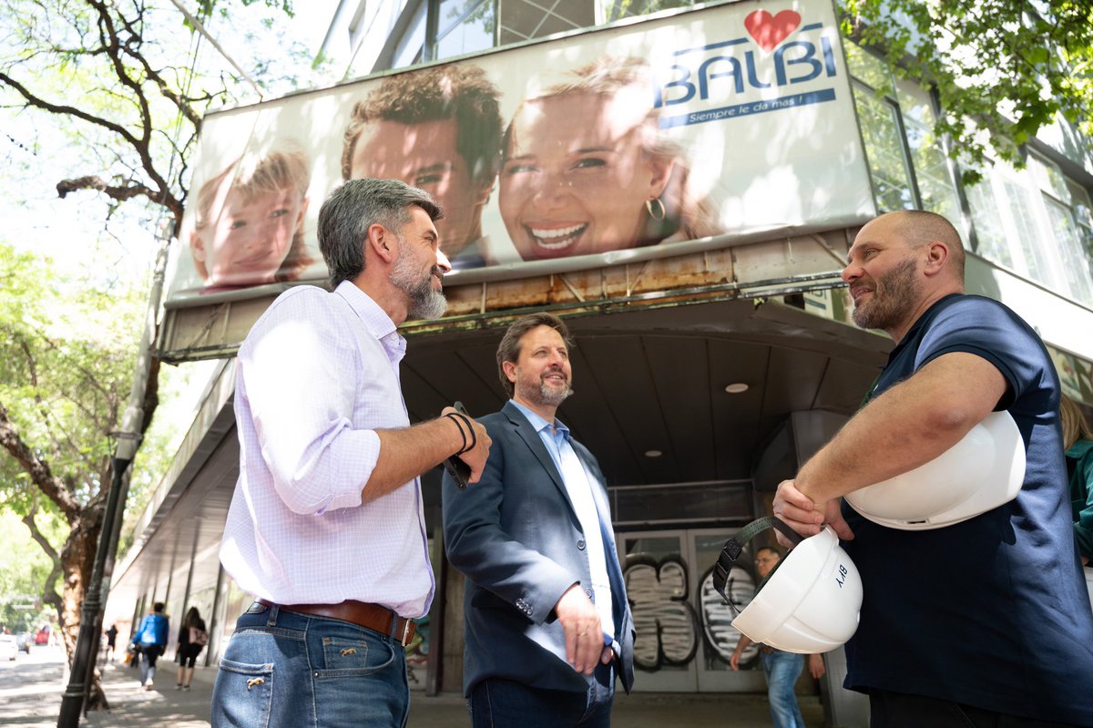 UlpianoSuarez's tweet photo. Recorrimos el histórico local de la ex tienda Balbi que gracias a una fuerte inversión privada ya se está reacondicionando. 
De esta manera se potenciará la actividad comercial de la zona y se pondrá en funcionamiento en un lugar icónico para la Ciudad. https://t.co/BrfkQAQo11