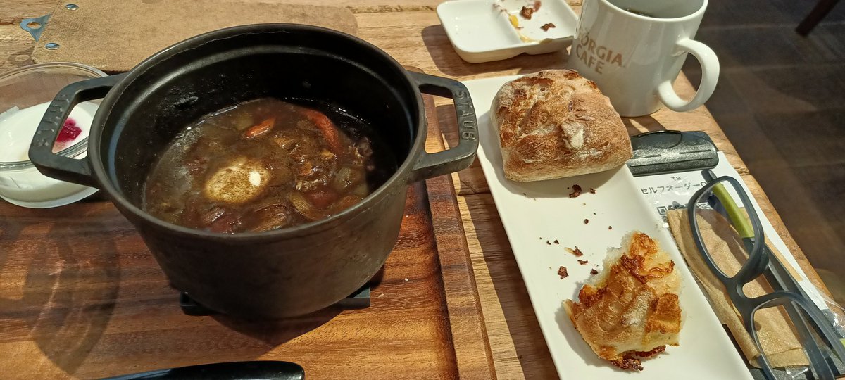 masrao's tweet photo. 鹿児島の朝食(食いかけ)
#baken
#黒カレースープ https://t.co/lMEYhaMTQq