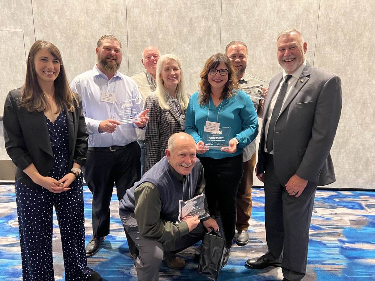 LakeOswegoInfo's tweet photo. ๐๐๐ Thank you @APWA_Oregon for presenting our #BoonesFerryProject team with the 2023 #ProjectOfTheYearAward! A big congratulations to our #LakeOswego team & community for all the hard work getting this successful project across the finish line! https://t.co/hqBfLyDsFK https://t.co/cpBdbbkM9o