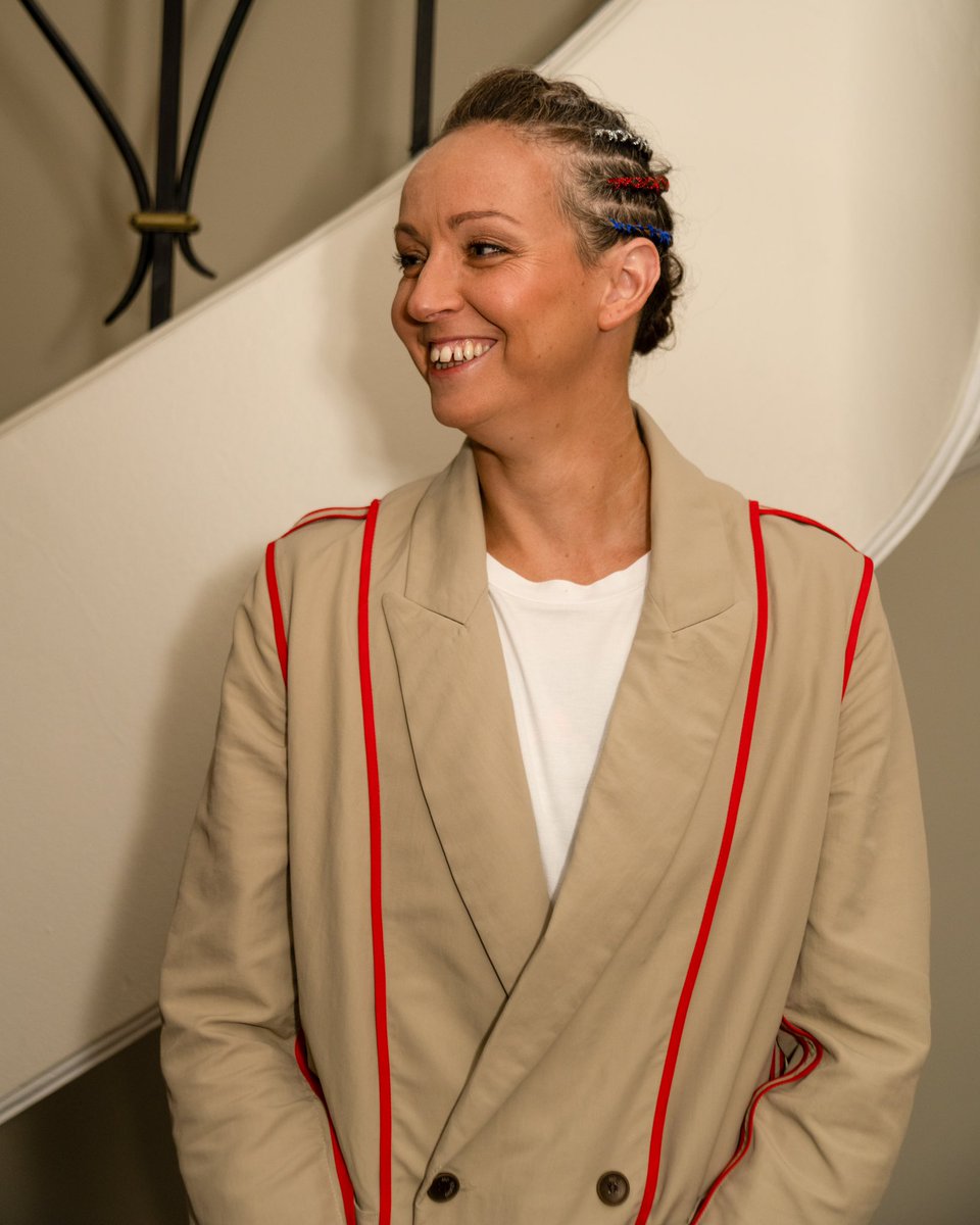 TeamChile_COCH's tweet photo. 😍 😍 ¡ Q U É  P I N T A ! 😍 😍

Nuestros abanderados Kristel Köbrich y Esteban Grimalt ya están listos con sus trajes para liderar el desfile del Team Chile 🇨🇱 en la Ceremonia Inaugural de Santiago 2023 😎.

#VamosTeamChile 🇨🇱 https://t.co/mcVUoRXfL9