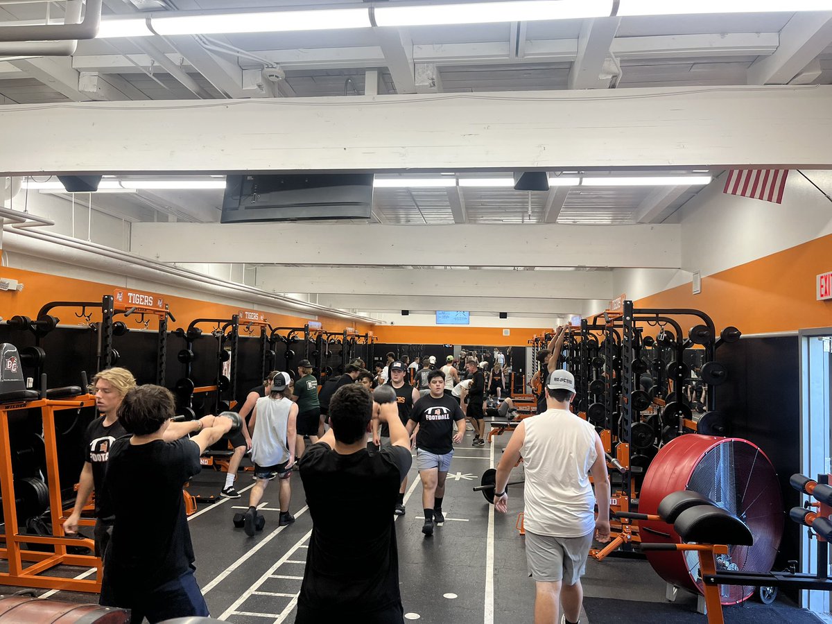 Appetite for Destruction on full blast tonight! Pre game lifts give us #TheEDGE !