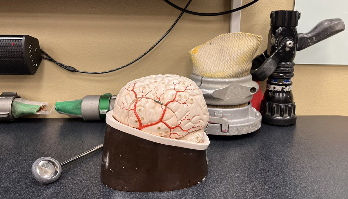 Bob the Brain concludes the week working with First Responders on learning the neurology exam. What a great team. Thank you @Texas_Neuros for this opportunity! #TNSW2024