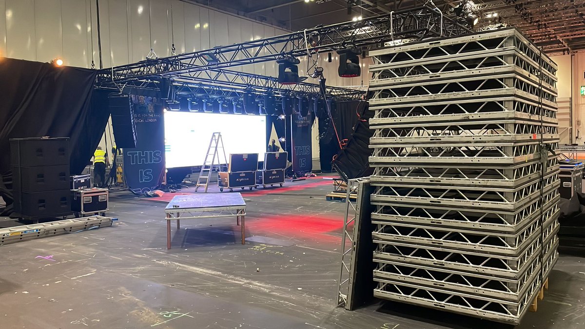 KRMSafety's tweet photo. 🎶MusicalCon🎶

Work begins on this year’s @MusicalConUK!

KRM Safety Management are proud to be supporting this show, now in its 2nd year and looking forward to thousands of visitors joining us today!

#KRMsafetymanagent #healthandsafety #MusicalCon https://t.co/iDPtfSFF0l
