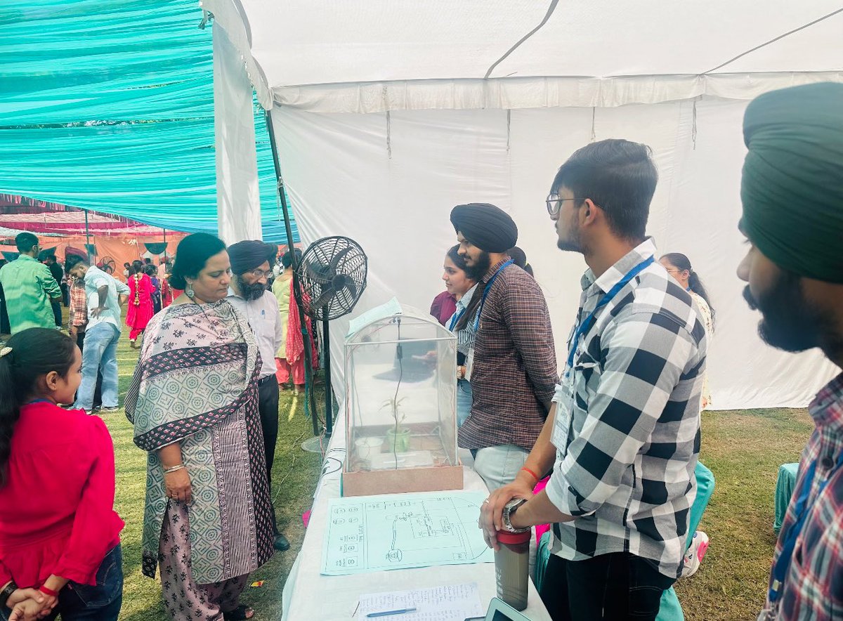 csi_gndec's tweet photo. 🚀 Live Project Display at ✨Gndec Apex 2023✨

#gne #gndec #csi #computersocietyofindia 
#gneludhiana #computersociety #computersocietyofindia
#computersocietyofindiastudentchapter #csi_gndec #gndec #gne #gndecludhiana
#csistudentchaptergndec #society #teamworkmakedreamwork https://t.co/VwBev9VfD2