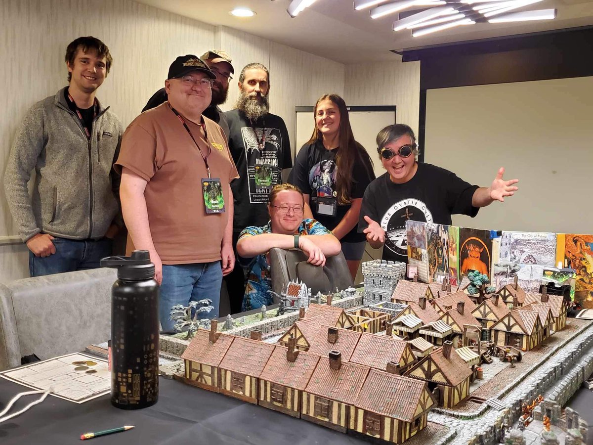 2 games in the books at @GameholeCon Good Times!
#gameholecon #dwarvenforge