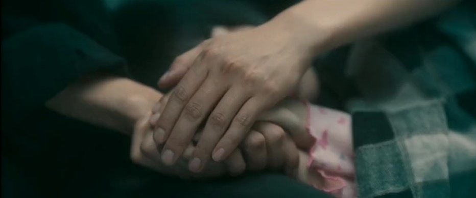 othermorelovser's tweet photo. ¿Cómo no se iban a enamorar estos dos, si hasta yo me siento enamorada? ♡ 
#DoonaEp3 #DoonaNetflix https://t.co/v5sfaKhvRd