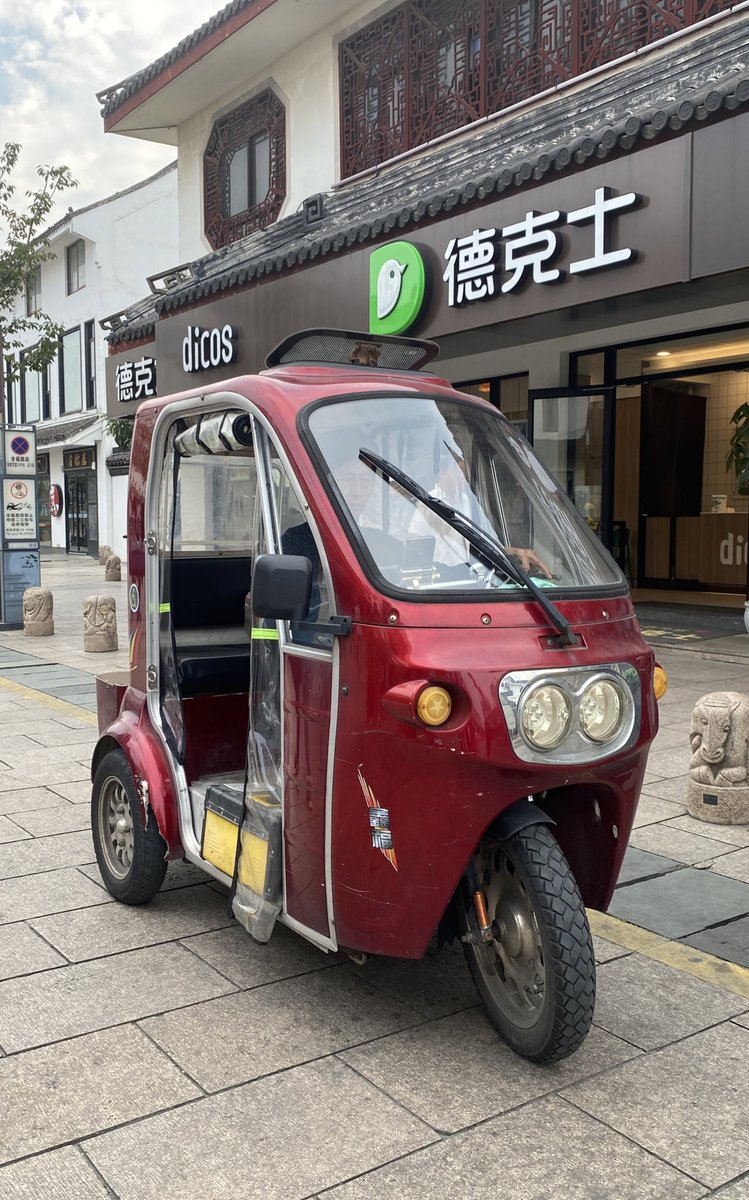AutosyMas's tweet photo. Desde #China, así es como se traslada la gente del pueblo #ZhouZhuang, también conocido como la pequeña Venecia 🫰🏻
@omodamexico #OmodaExperience #OmodaTeLlevaAChina https://t.co/CQjt58X09X
