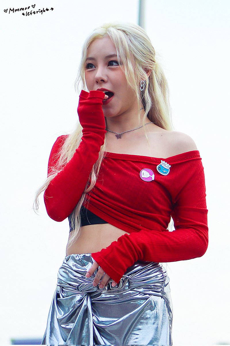 mmmooleftright's tweet photo. 231013 뮤직뱅크 휘인팬매

표정 하나하나 다 너무 사랑스러워 💕

#마마무 #MAMAMOO
#휘인 #WHEEIN https://t.co/OeQNZbtxEP