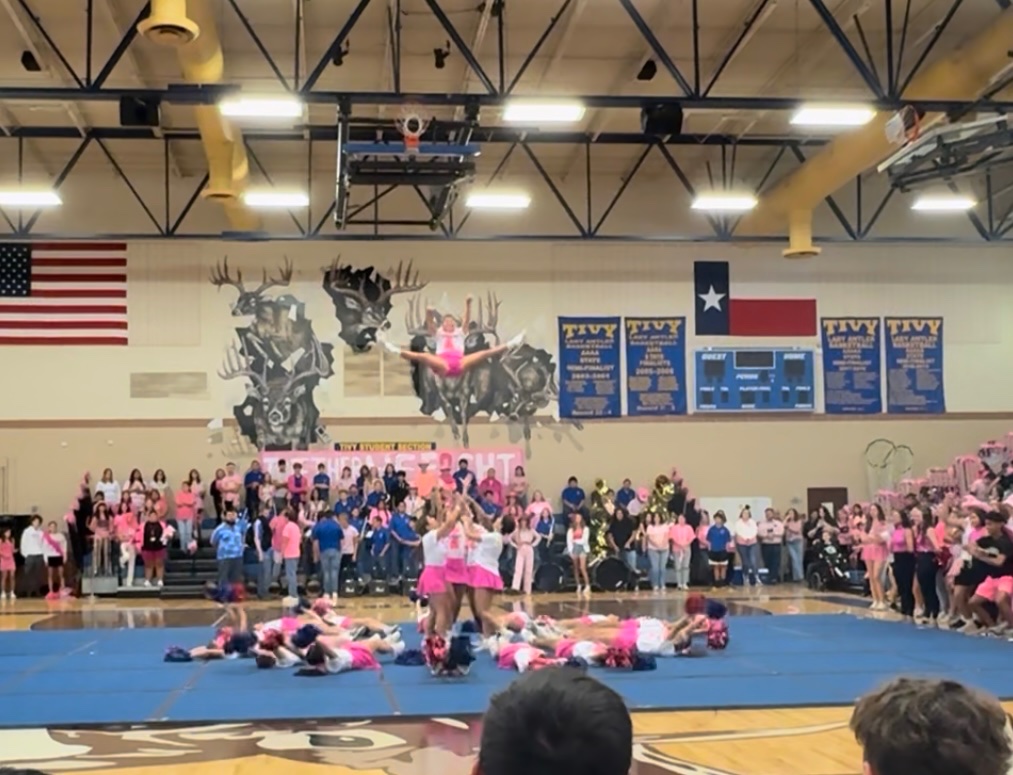 CheerTivy's tweet photo. Pink Out Pep Rally!✨📣🔥 https://t.co/v7PO6AQb7Z