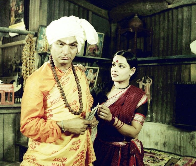 BollyMemories's tweet photo. #Asrani #MeenaT https://t.co/2fF9JkQcvT