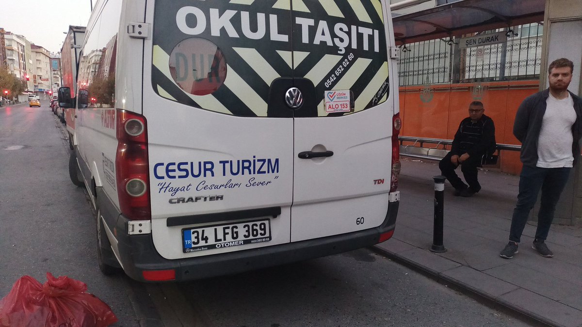 glshkosee's tweet photo. @IBBcozummerkezi Allah için cumartesi olunca kimse işine gücüne gitmiyormu? Kocaman caddeye duba dikmişler adamlar üzerine park ediyor. Otobüs desen ne yolcu ne durağı zaten hiç görmüyor🤷🏼‍♀️ napalim işaret fisegiylemi kendimizi gösterelim bu ne rezillik artik https://t.co/WQJOTmlqWB