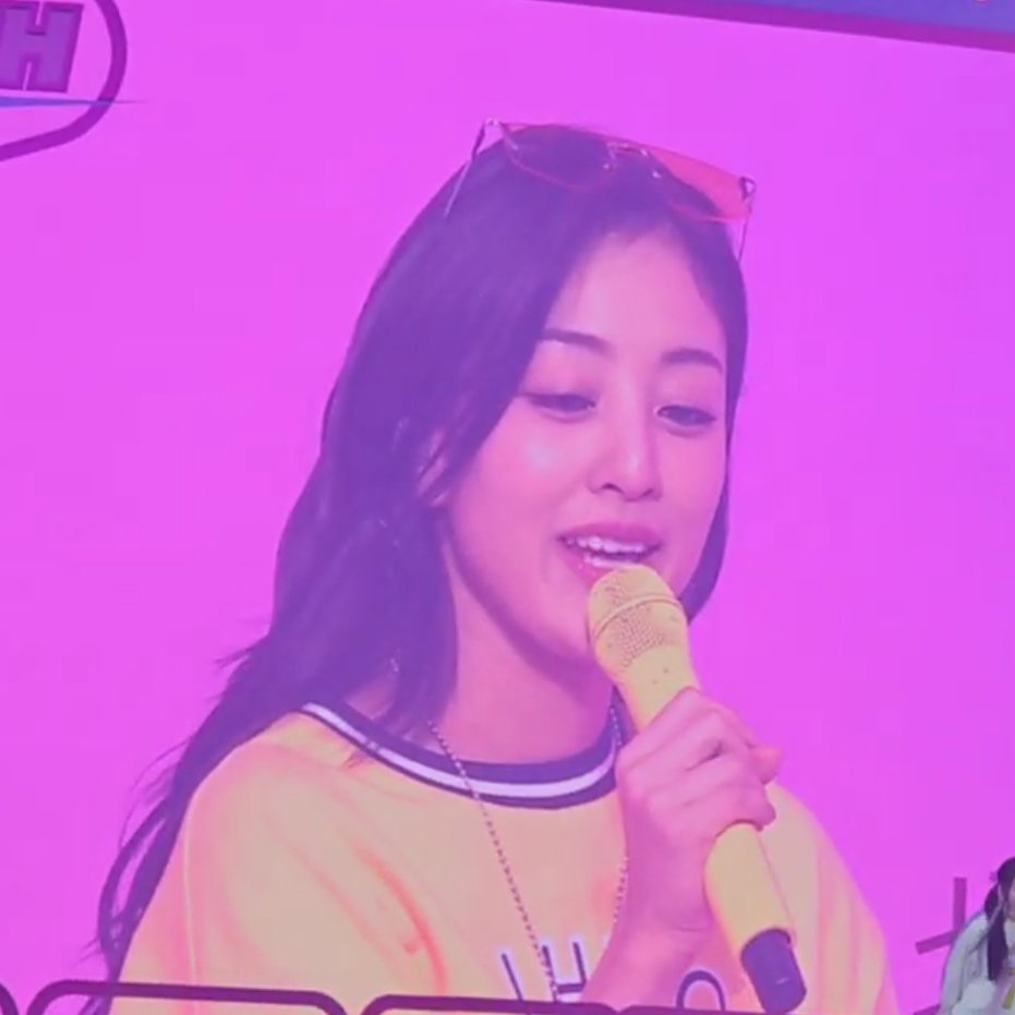 cactusjihyo's tweet photo. her matching yellow shirt and yellow mic and yellow glasses! 💛 https://t.co/uOs94zCpna