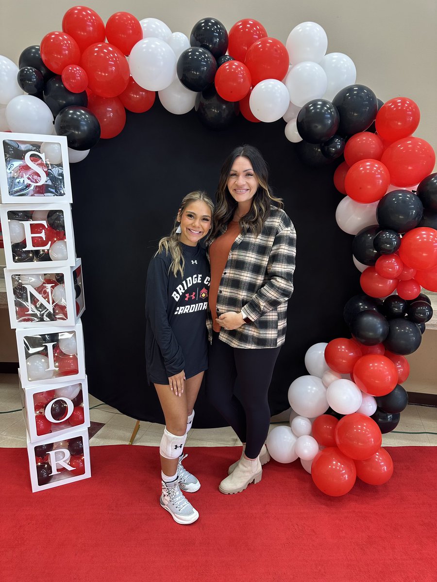 SavanahDeLuna's tweet image. They will forever be my girls. ❤️🤍❤️

Tonight was hard and full of emotion from the coaching staff and their teammates. But that just truly goes to show how much of an impact they made. 

I’ll always be rooting for you! Love you girlies! ❤️🤍❤️