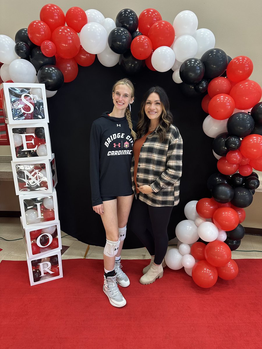 SavanahDeLuna's tweet image. They will forever be my girls. ❤️🤍❤️

Tonight was hard and full of emotion from the coaching staff and their teammates. But that just truly goes to show how much of an impact they made. 

I’ll always be rooting for you! Love you girlies! ❤️🤍❤️