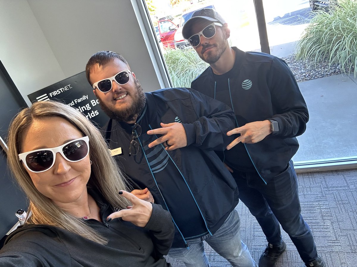 juliereshelle's tweet image. It was a bright FirstNet Fri-YAY in KAMO😎 #FrameGameStrong @FirstNet @SyedAAbir1 @AlyssaMoore_12 @KAMOkonnects