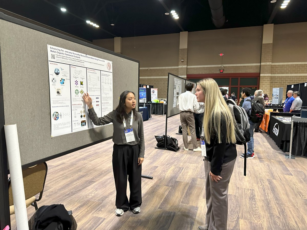 TikgroupUL's tweet photo. My students, Napat Lertthanaphol, Pichaya Chuangpusri, and Pakawan Sereerattanakorn, presented their work at the ACS Midwest & Great Lakes Meeting. Great Job!!!
#UofL #ARMlab #proudmentor https://t.co/kHpmciLjbw