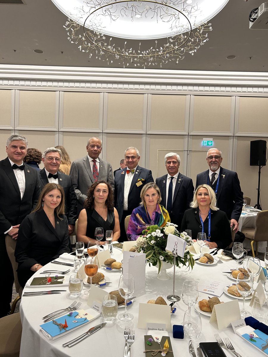 KRRavindran105's tweet photo. These four  couples and an individual from Turkey ( Türkiye) contributed $10,000 to the Rotary Foundation and were recognized last night for their generosity. Big hearts. https://t.co/DTK89IpxLp