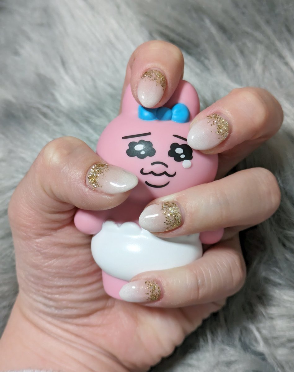s2anyakyuu's tweet photo. ベイビーブーマーにするか
ラメグラにするか悩んでたら
あゆちゃんがいいとこ取りな
ネイルしてたからまねっこした💓
ラメがシルバーなのか
ゴールドなのかわからなったけど
ゴールドにした✨(笑)(笑) https://t.co/DRglu8oFH7