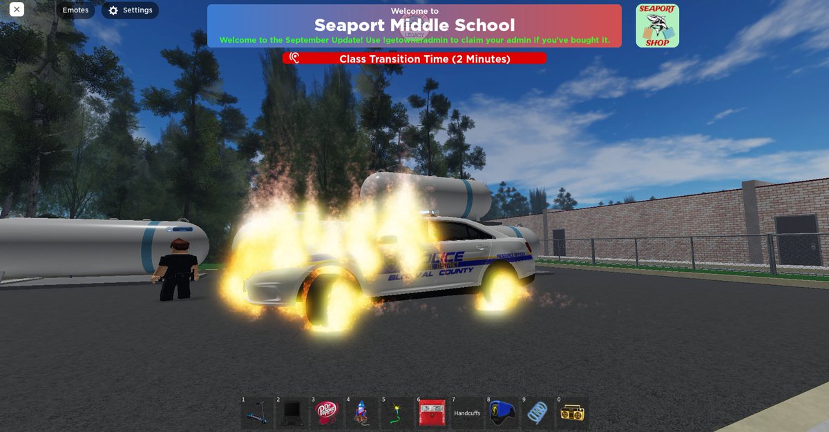 BloxValSchools's tweet image. 1  hour later... What is happening  today @SeaportMS  and @CrafterOfRoblox