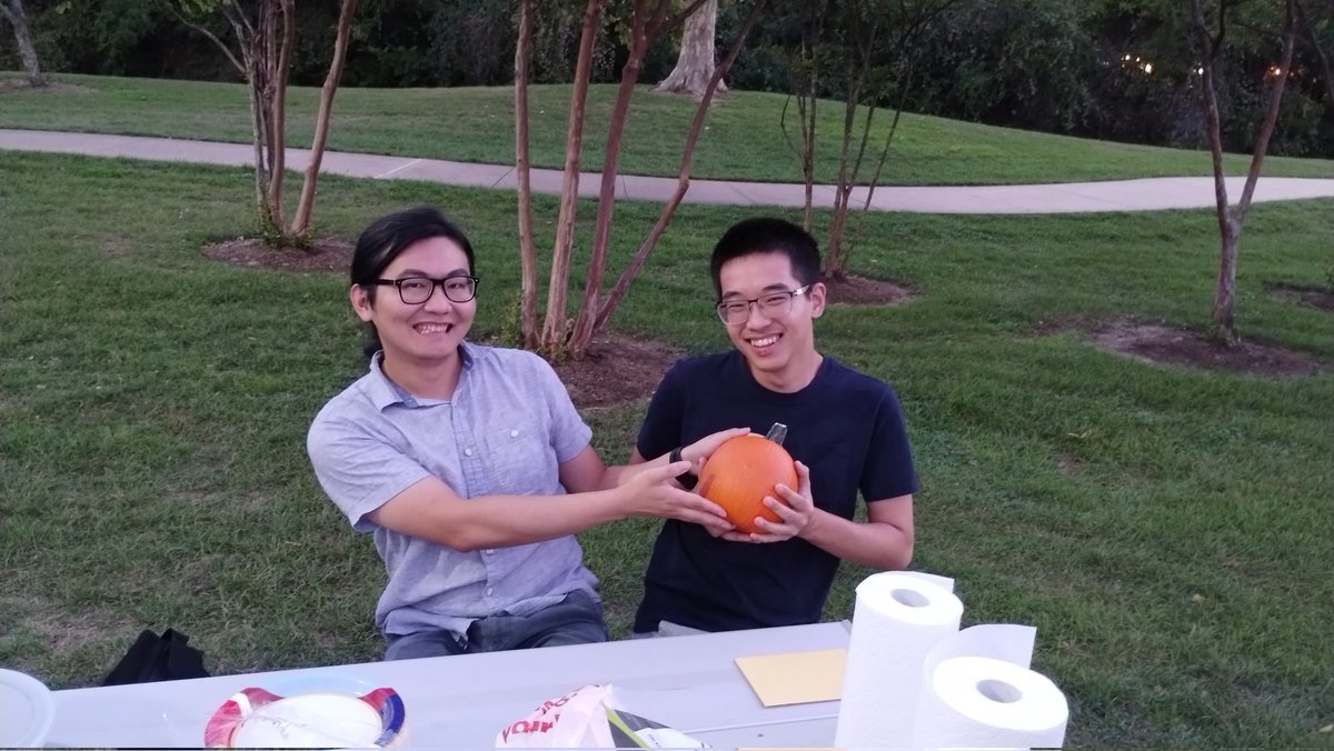 Benyu passing the pumpkin to Chao-Hsien <a href="/LKC8ee/">CHL</a>, the newest Gabbai group member! Welcome Chao-Hsien!