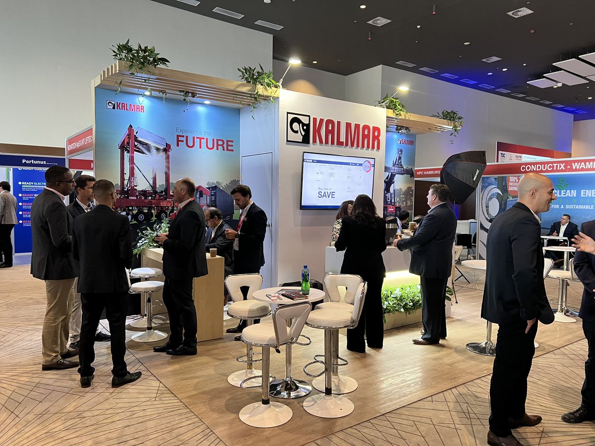 Alex_Inzunza's tweet image. Llego a su fin la exhibición de tecnología para gruas más importante de Latinoamérica; y desde acá, también movimos México; tuve la oportunidad de reunirme con clientes de Mexico y mostrarles las novedades en el mercado. Siguiente año, Panamá de nuevo 😎
#TOCAmericas