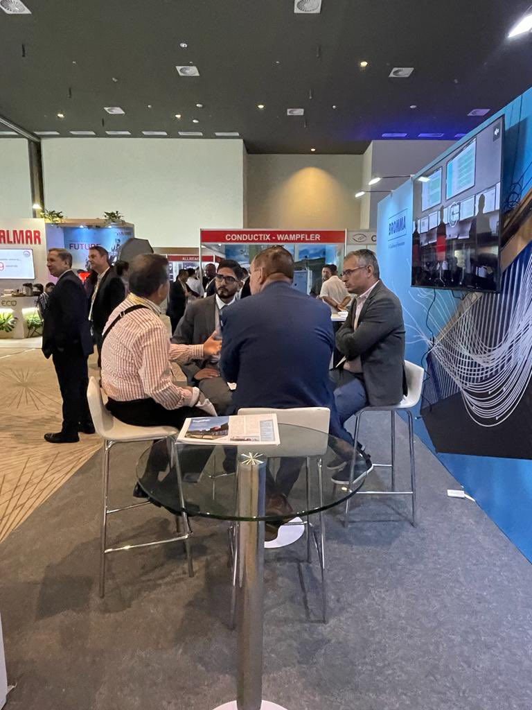 Alex_Inzunza's tweet image. Llego a su fin la exhibición de tecnología para gruas más importante de Latinoamérica; y desde acá, también movimos México; tuve la oportunidad de reunirme con clientes de Mexico y mostrarles las novedades en el mercado. Siguiente año, Panamá de nuevo 😎
#TOCAmericas