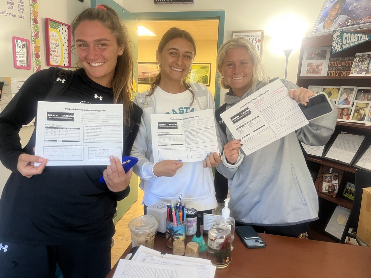 ccu_SAAS's tweet photo. Advising Days ✅

Thank you @ccu_advising for taking the time to meet with our student-athletes and plan for the spring semester! 

Consider spring advising holds LIFTED 👏 #priorityregistration #studentathlete #advising https://t.co/d3Vd1E0q0f