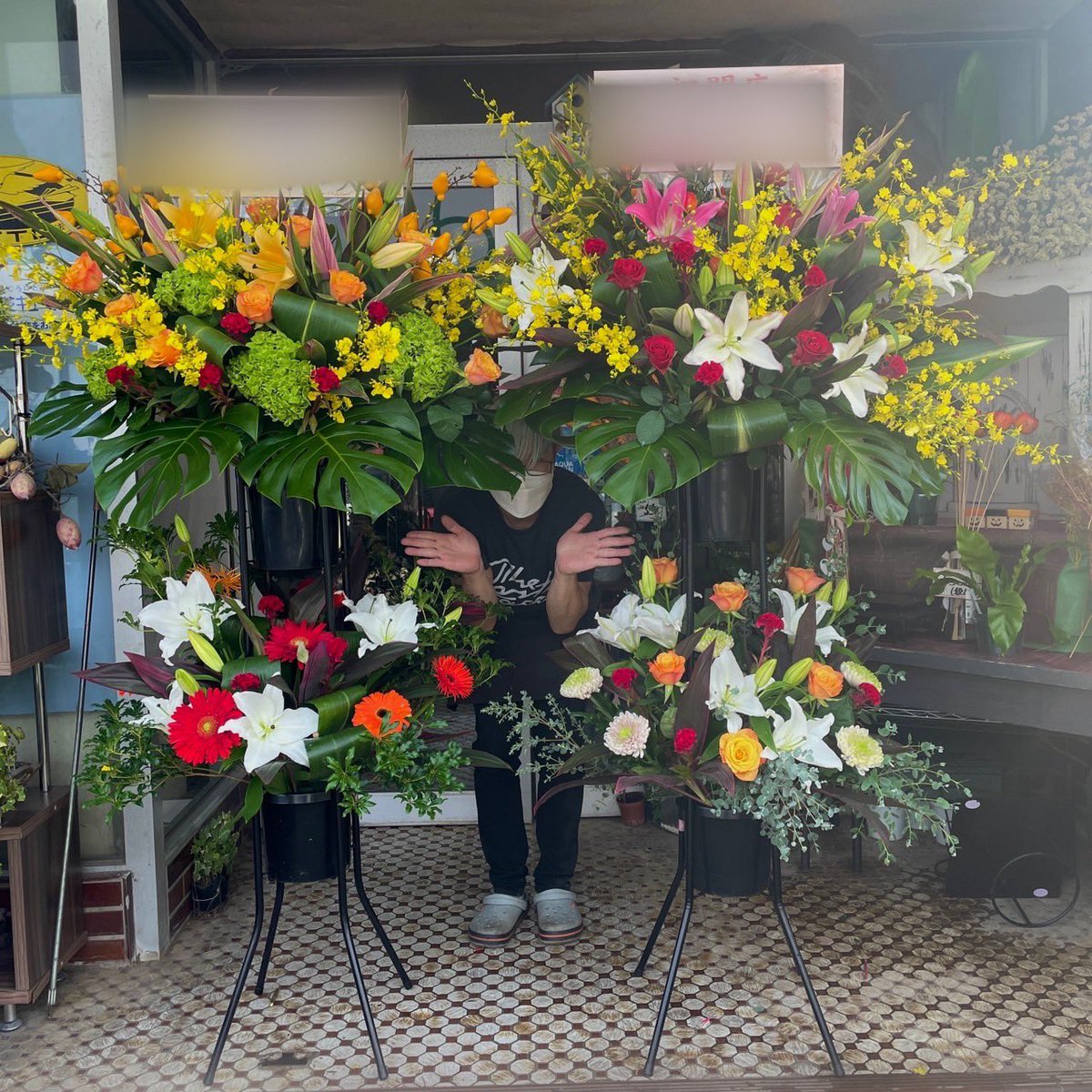 ariari878787's tweet photo. 今日も元気に営業中😊
お祝のスタンド花2段に��ります🌸
お問い合わせ、ご注文おまちしております🙇‍♀️ #木更津花屋 #お祝スタンド花 https://t.co/vvtl37RBdv