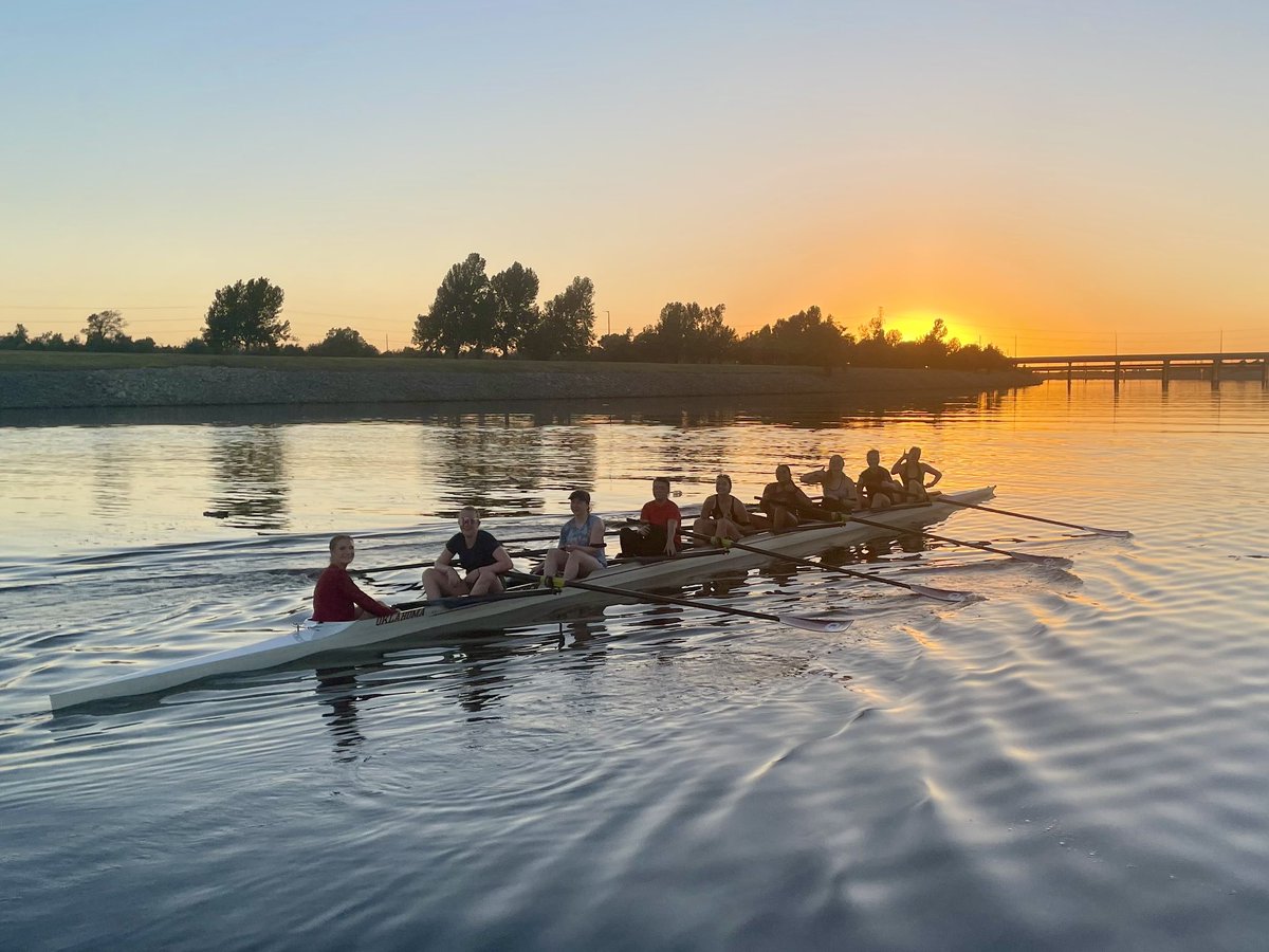_makenna_smith's tweet photo. 🌅+🚣‍♀️ https://t.co/9io0b6ABFz