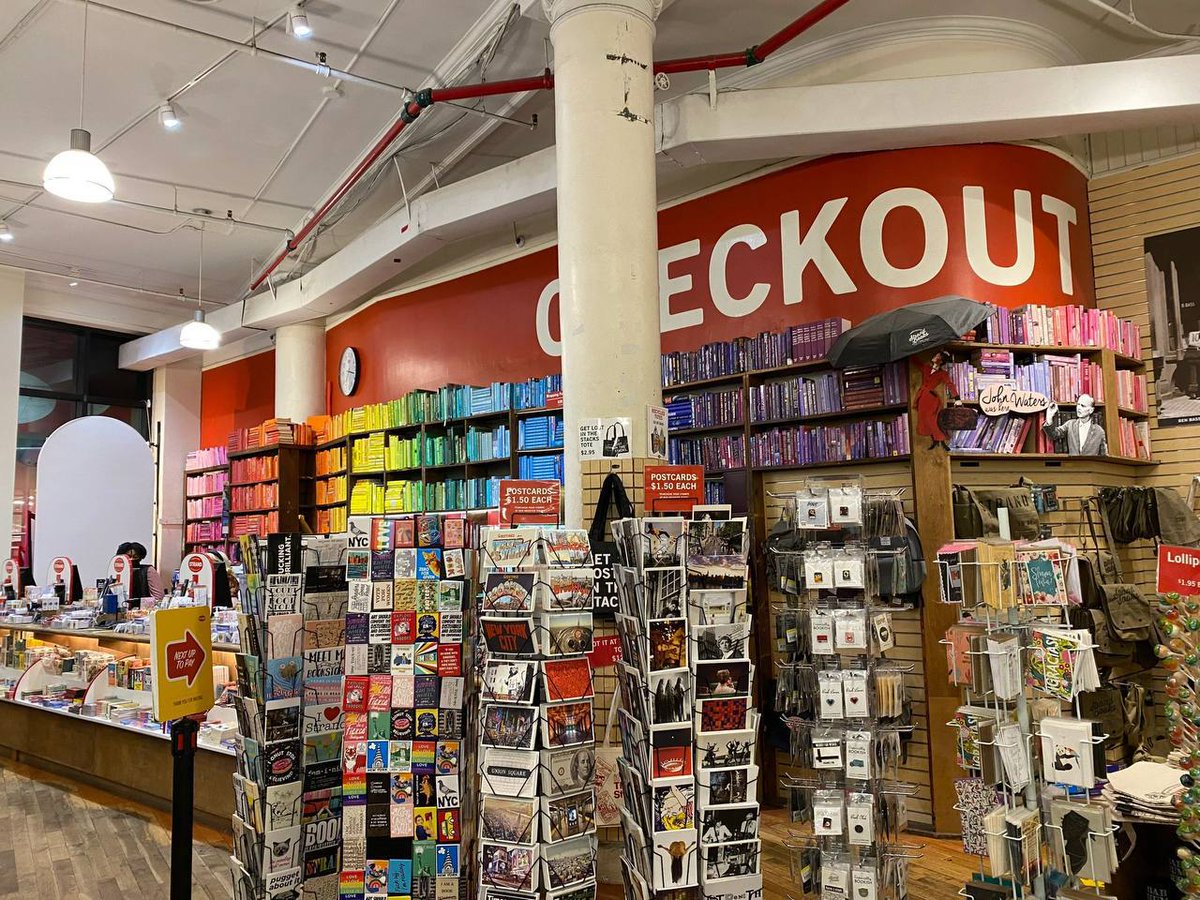 girlraper231's tweet photo. 📷New York’s legendary bookstore: Strand Book📷|||Bookstore, Library Series 📷️
The perfect spiritual recharge station! It was a very important stop on my New York itinerary last year. On a rainy day in New York, I met the most anticipated bookstore in the city. https://t.co/KNWMOv7Px3