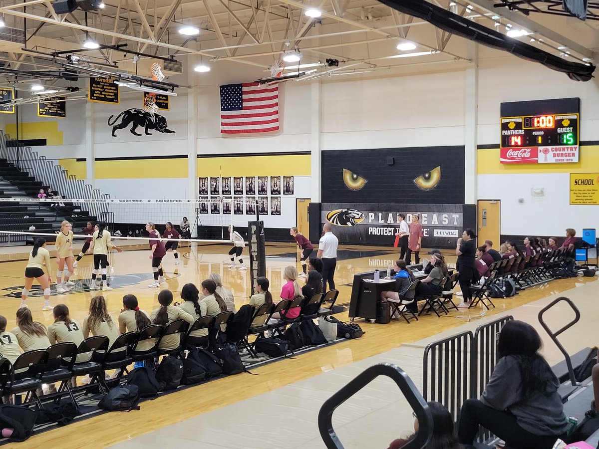 CoachBrooks91's tweet photo. It's always a good night to be a Farmer!!! Love watching @lhsfarmervball https://t.co/PkQ6ocuyFE