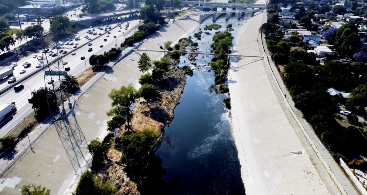 LAWeeklyArts's tweet photo. Angelenos, if you like your arts outdoors, see a #processional performance along the River, the #BeverlyHills art fair in the gardens & multiple culture venues with open houses & activations along #grandave in #dtla. And it’s also Brewery Art Walk weekend! https://t.co/2BRvLEmVJ3 https://t.co/Ab78WDvbcf
