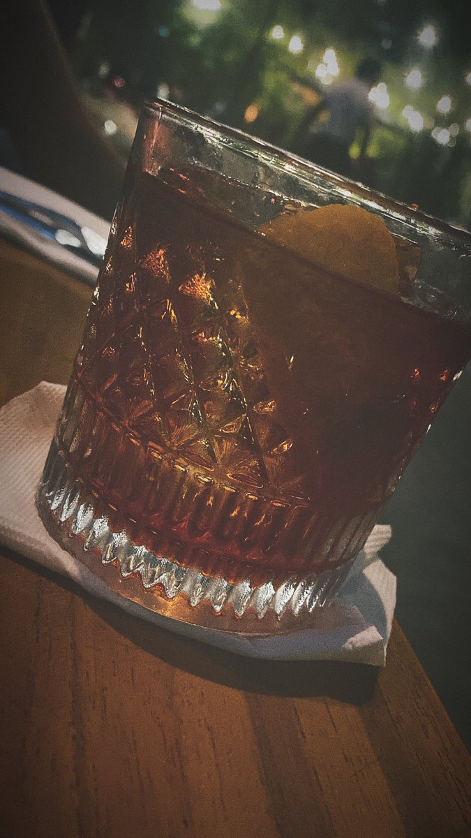 fiochin's tweet photo. Friday!!!!😁

…Sobre não esperar ninguém convidar, ninguém aceitar, apenas ir ….. 🤷🏻😁🕺🏻
#spot #Friday #negroni https://t.co/QbTGGL5zJ2