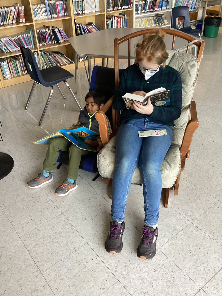 SYD_books_LDSB's tweet photo. We reached out #TerryFox so @SydenhamPS_LDSB enjoyed free time! Lots of activities to choose from #chess #outsidetime #reading #yoga ๐งโโ๏ธโ๐๐๐ https://t.co/9Il2ZmErNy