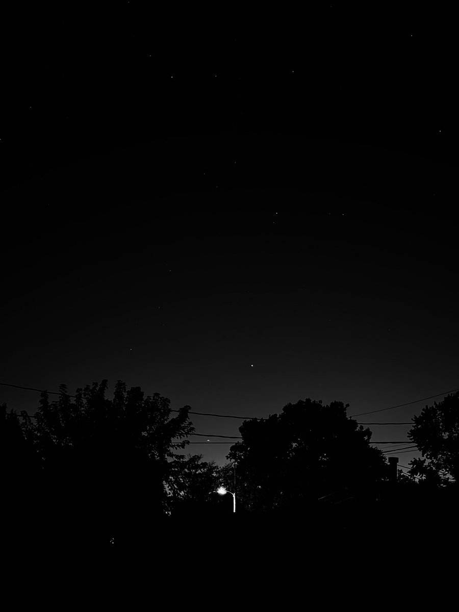 iRayGonzalez's tweet photo. Capturing #Arcturus with an #iPhone15ProMax in the northwestern sky above the glow of the #Chicagoland region. #ShotoniPhone https://t.co/6EpzqpvC4x