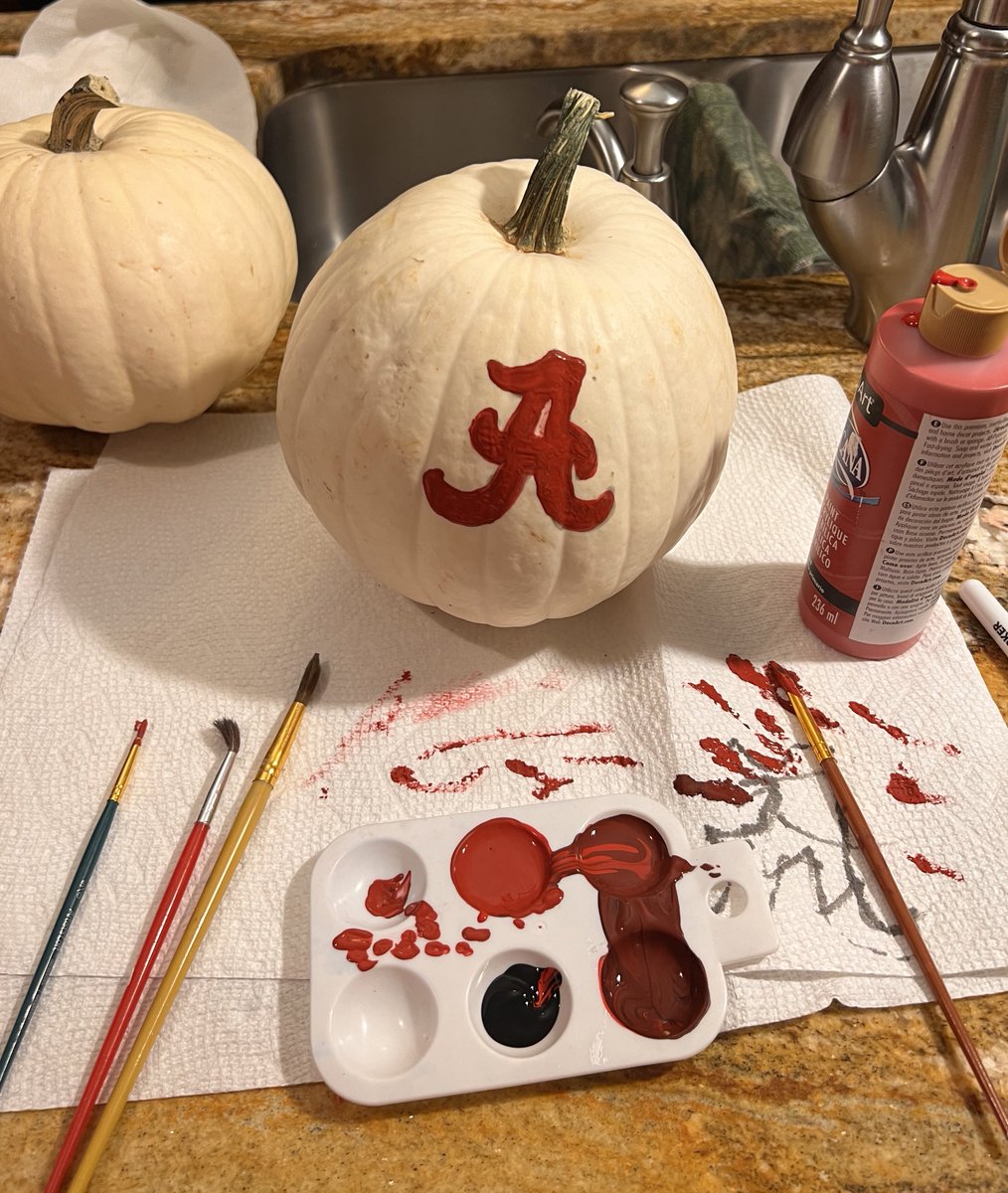 jkittkat's tweet photo. Currently….. You didn’t think I was going to have puke orange pumpkins without Alabama ones, did you?
#TidalTowelUp🙌🏻
#𝓡𝓸𝓵𝓵𝓙𝓪𝓵𝓮𝓷𝓡𝓸𝓵𝓵
#STOMPTennessee
#RollTheVols
#SmokeSmokey
#OrangeCrush
#NotDoneYet
#RoadTo19💪🏻🏈
#RollTide🅰️🐘🌊🏈 https://t.co/kwc9YuMzIL