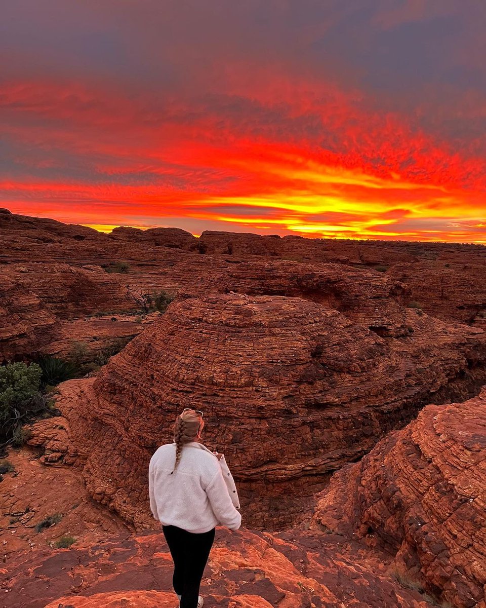 *Pinch*... yep, this #sunrise view is real! The #KingsCanyon Rim Walk is a hiker's heaven with soaring sandstone cliffs, lush rock holes and striking domes. 

Summer in the Red Centre 👉 ow.ly/EbzK50PXX0A

📸 louanna.lng/via IG 

#NTaustralia #SeeAustralia