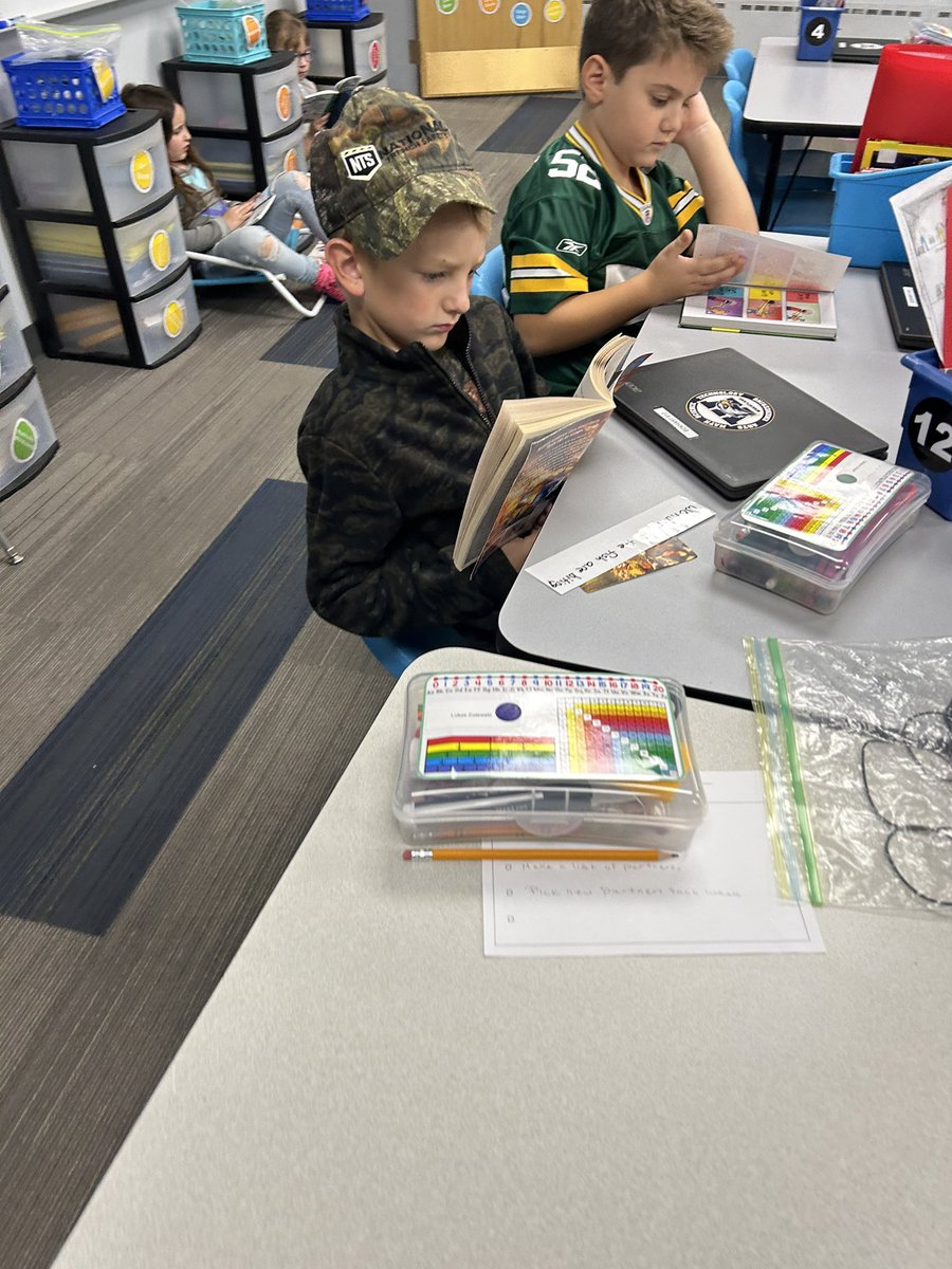 mrseckhart's tweet image. Nothing beats a new library book! #wcsflight #thirdgrade #libraryday #newreads