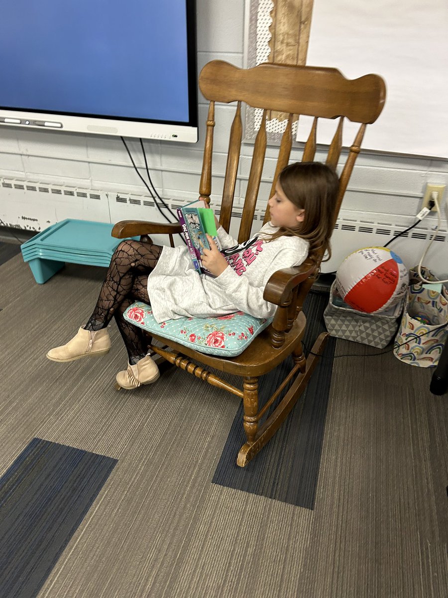 mrseckhart's tweet image. Nothing beats a new library book! #wcsflight #thirdgrade #libraryday #newreads