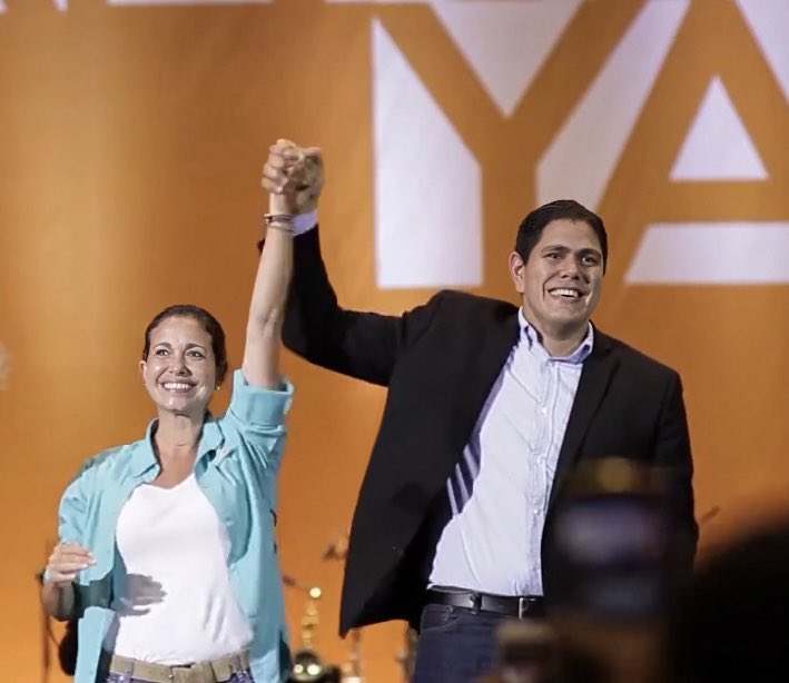 LesterToledo's tweet photo. Conozco a @MariaCorinaYa desde hace muchos años, sé el amor que siente por Venezuela, y su valentía al luchar por la democracia. 

No necesitamos militar en la misma organización para compartir sus valores y principios ya que nos une una misma causa: La Libertad de nuestro país. 

Por eso este 22 de octubre tenemos la oportunidad de apoyarla en las #Primarias y reconocer con nuestro voto su lucha, de escoger a una líder que representa la esperanza, la dignidad y el coraje de millones de venezolanos que sueñan con un país libre y próspero.
#HastaElFinal