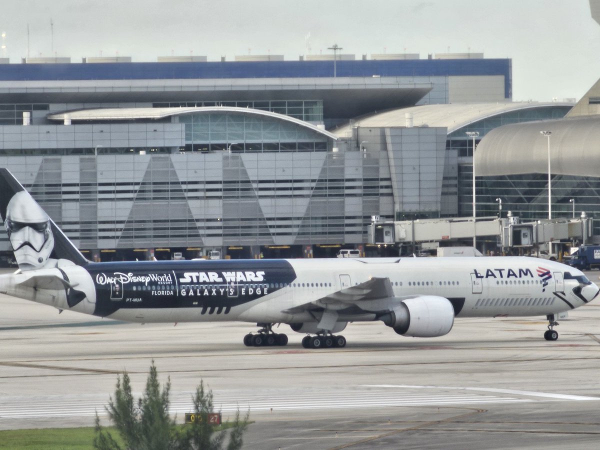 KevinMDOK's tweet photo. Watching the international arrivals and departures @miamiairports. The @LATAM_BRA plane just arrived from Sao Paulo. The @lufthansa 747 was heading back to Frankfurt. The British Airways A380 was heading to London.  #avgeeks https://t.co/u0My1x2qZv