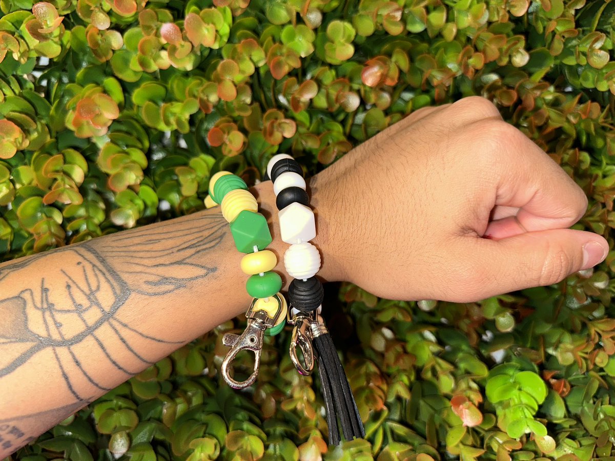 dandrshop's tweet photo. As a Teacher…. I might loose my keys… but, DON’T be me, and get a key-holder! 

$5 

🧡🩵💙💚💛💜🩷 https://t.co/t7sDt4qg7d