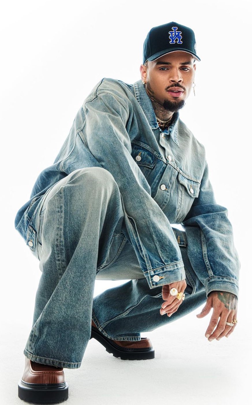 Chris Brown 11:11 レコード Play 11:11 by Chris Brown on Amazon Music