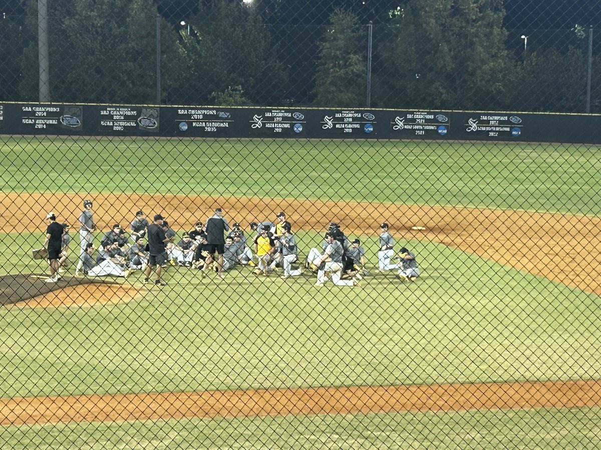 runningtherace4's tweet photo. @GovernorKayIvey @ALTreasurer this is what is happening late on a Friday night at Birmingham Southern College. Kids working hard. On the field and in the classroom. They need your support. @BSCsports @BSCBaseball https://t.co/ecswcSKQcO