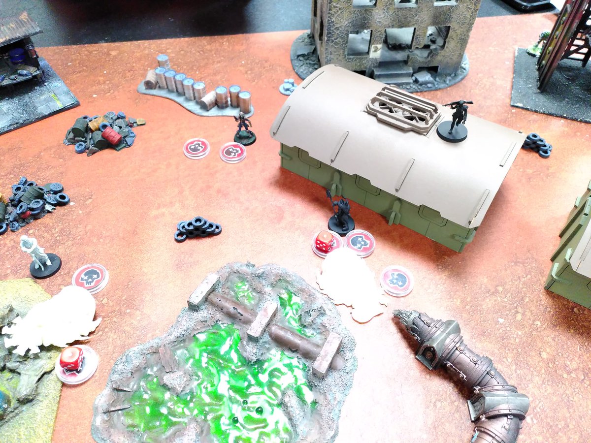 Habemus_Ludum's tweet photo. #quedadashabemusludum 
¿Cómo? Otra demo de #punka? ¿Un #VierGames?
Jarl está haciendo bien su trabajo de #powermonger
Y el número de adeptos no para de subir.
@Punkapocalyptic #punka #BadRollGames #wasteland #MadMax #mutardos #pandilleros #wargame #Warmongers #demo #Apocalypse https://t.co/19MZLPX8Wg
