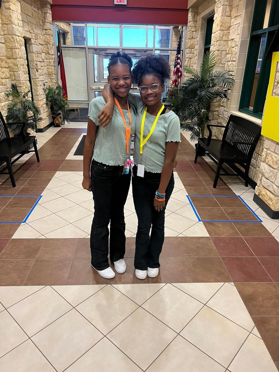 RyonMiddle's tweet photo. Monday our principal and AP of the day declared today TWIN Day. #prmsrocks https://t.co/8amAru0Neh