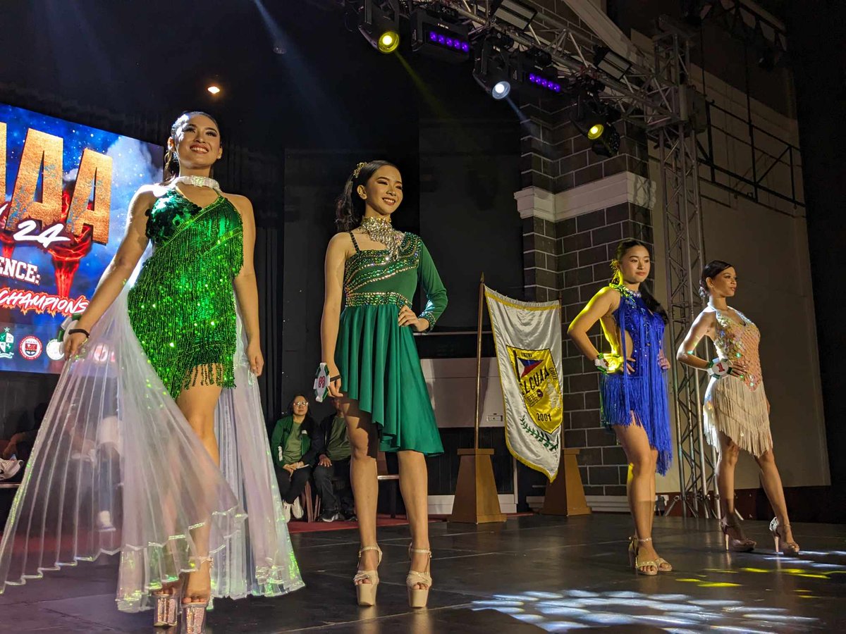 LeviofLEV's tweet photo. JUST IN: After the fierce performance of GPPS, the muses grace the stage as they introduce themselves and their respective schools.
#LEVSportsCoverage
✒: Ryzel Blen
📸: Charlize Montenegro https://t.co/V8Nec0uBYD
