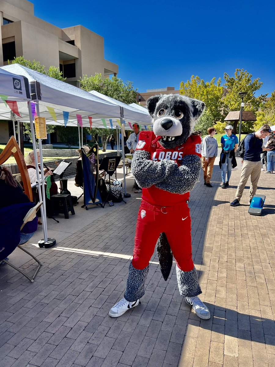 UNMmedinst's tweet photo. What a great day to host our first annual Medieval Times Faire! Thanks for hanging out with us today, @UNMLobo_Louie https://t.co/J3q5LNykm5