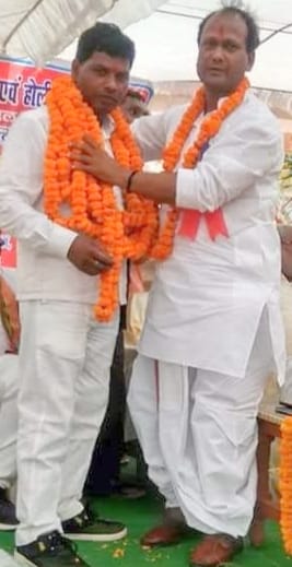 markndey_shrma's tweet photo. आप माननीय राषटीय अध्यक्ष औरभाजपा के बड़े नेता बड़े भाई महेंद्र विश्वकर्मा  जी को बार बार बन्दन करता हु की आपने हमे इस काबिल समझा मैं भरपूर कोशिश करूंगा कि समाजहित में संघठन को आगे बढ़ाऊँगा और समाज की समस्याओं  को दूर करने की कोशिश करूंगा जहा आवस्यकता पड़ी वह पहुँचूँगा https://t.co/nFSXaWmyaB